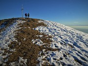 39 Alla croce di vetta del Linzone (1392 m)